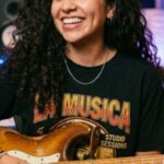 Profile picture of camila_v_guitar